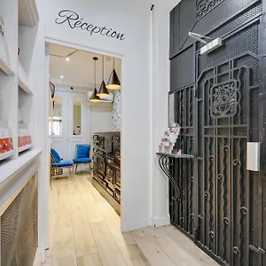 Hotel Riviera Elysees, Paryż